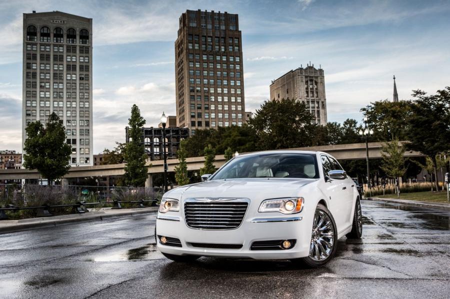  Chrysler 300C Motown Edition 2013 года  (фото 30 из 39)